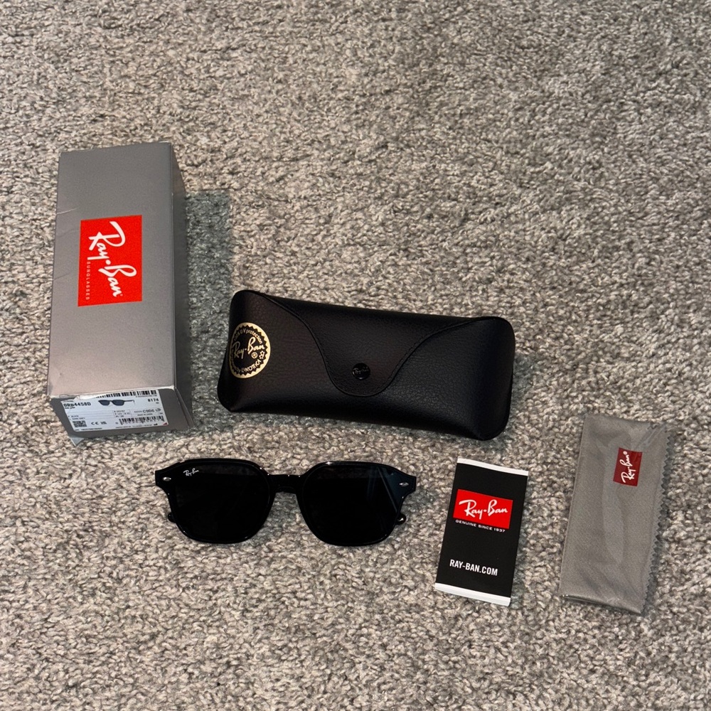 Authentic Brand New Ray-Ban Classic Black Sunglasses RB4458D